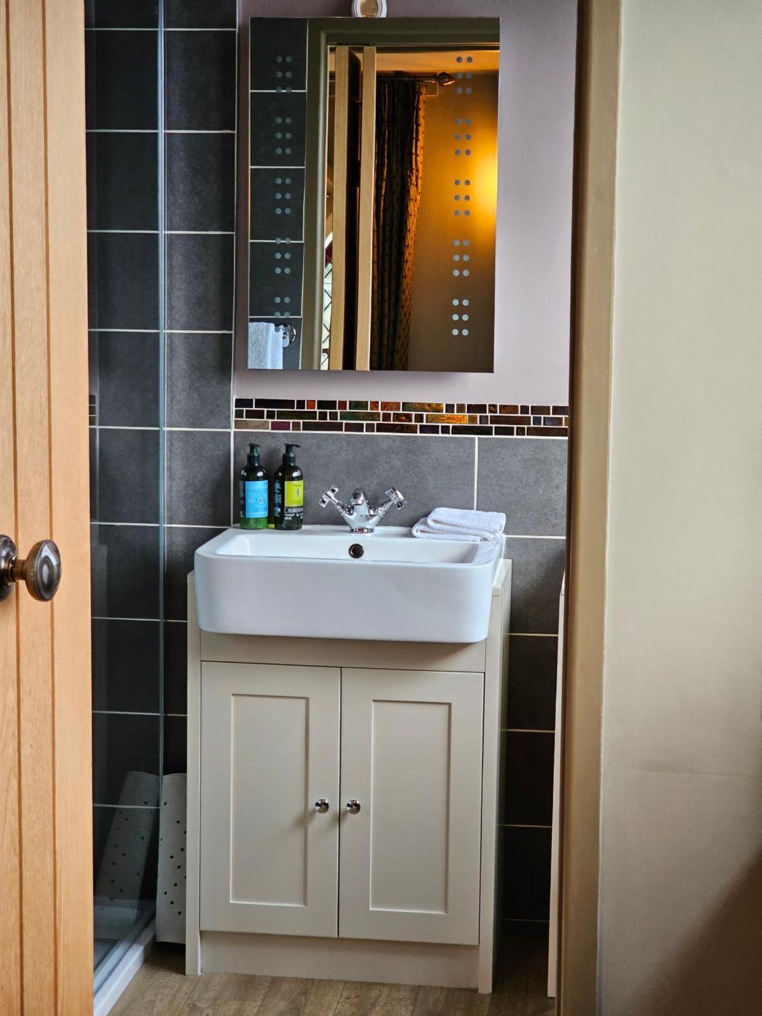 Bed and Breakfast The Belfry At Yarcombe Экстерьер фото